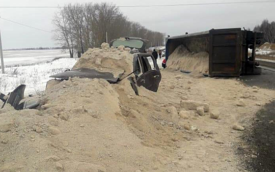 В Рязанском районе в ДТП попали три легковушки и самосвал