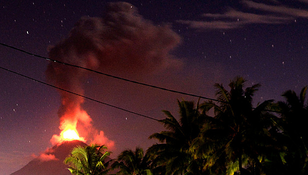 Извержение вулкана на Сулавеси не представляет опасности