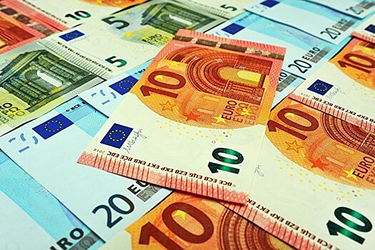 Курс евро перешёл к росту по отношению к доллару на макростатистике