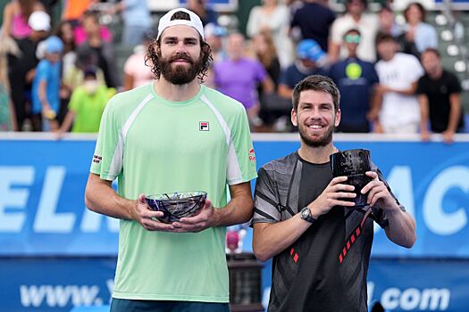 Райлли Опелка вернулся на корт в Ньюпорте спустя 2 года после травмы, чем занимался 211-сантиметровый теннисный гигант