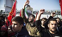 Знамя возмездия: почему над мечетью в Иране подняли красный флаг
