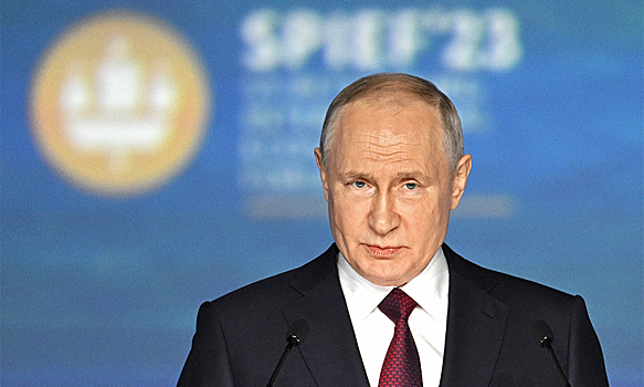 Путин поручил ввести рейтинги для колледжей и вузов