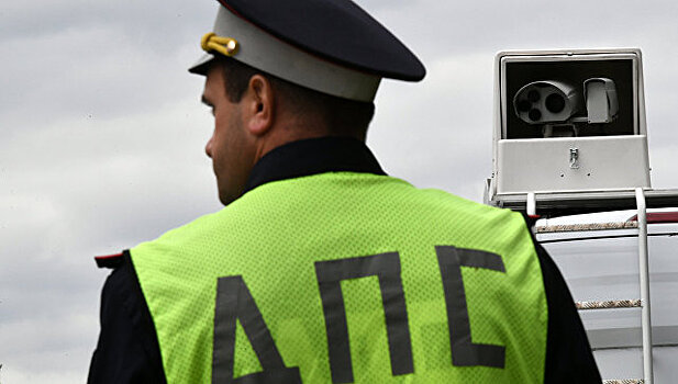 "Отомстил" за эвакуацию авто: в Крыму водитель ударил воротами полицейского