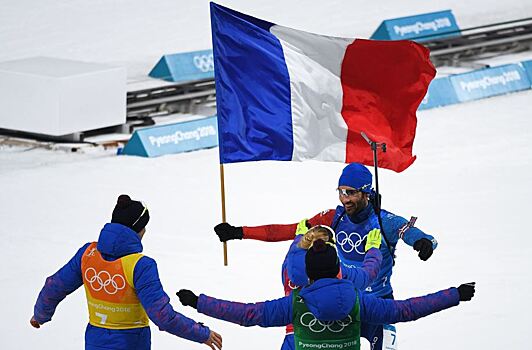 Французский биатлонист разрезал свой флаг ради России