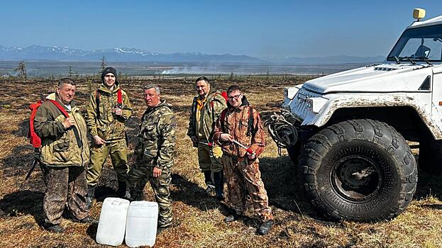 На Колыме полицейские и добровольцы помогли работникам авиалесоохраны в тушении лесного пожара
