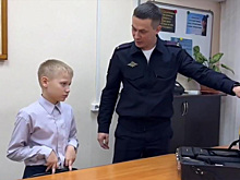 Полицейский Дед Мороз исполнил мечту юного жителя Биробиджана