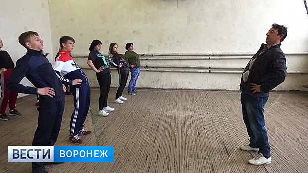 В Воронежской области уроки физкультуры перенесли из аварийного здания школы на улицу