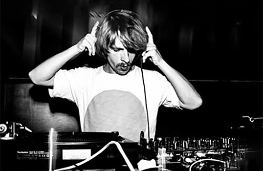 Берлинский суд решил экстрадировать в США диджея Дениса Казначеева