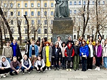 Преподаватели школы N 854 вновь сходили в поход, а ученики - в музеи
