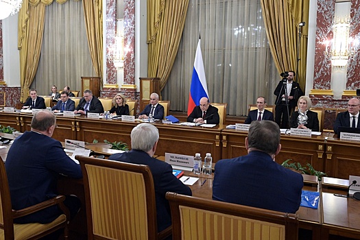 Михаил Мишустин выслушал предложения фракций КПРФ и "Справедливой России - За правду"