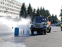 В Заречном трактористы ездили «змейкой», а поливальщики били струей по мячам