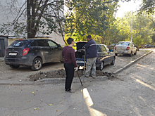 Саратовец выкопал бордюр во дворе для незаконной парковки своего автомобиля