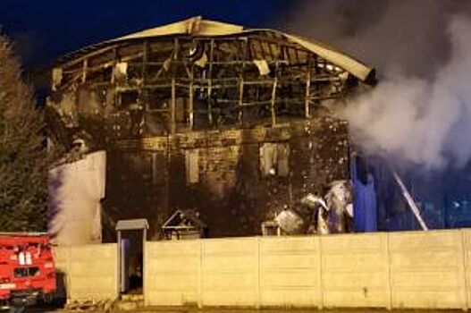 Крупный пожар произошел ночью на улице Чаадаева в Нижнем Новгороде