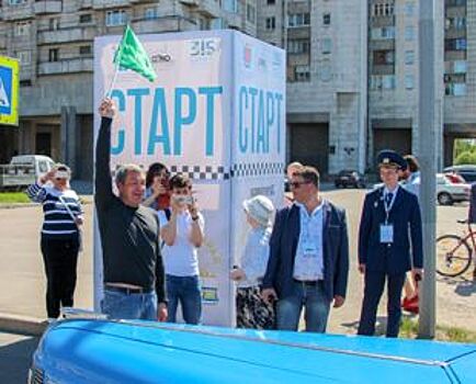 Игорь Албин принял участие в параде ретро-транспорта в честь Дня рождения Петербурга