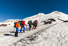 Более 16 тысяч туристов и альпинистов попытались покорить Эльбрус с начала года