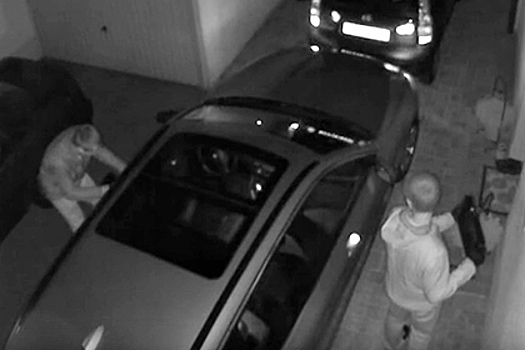 Хакеры научились угонять автомобили с помощью радио