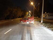 Парень без водительских прав врезался в столб в Самаре