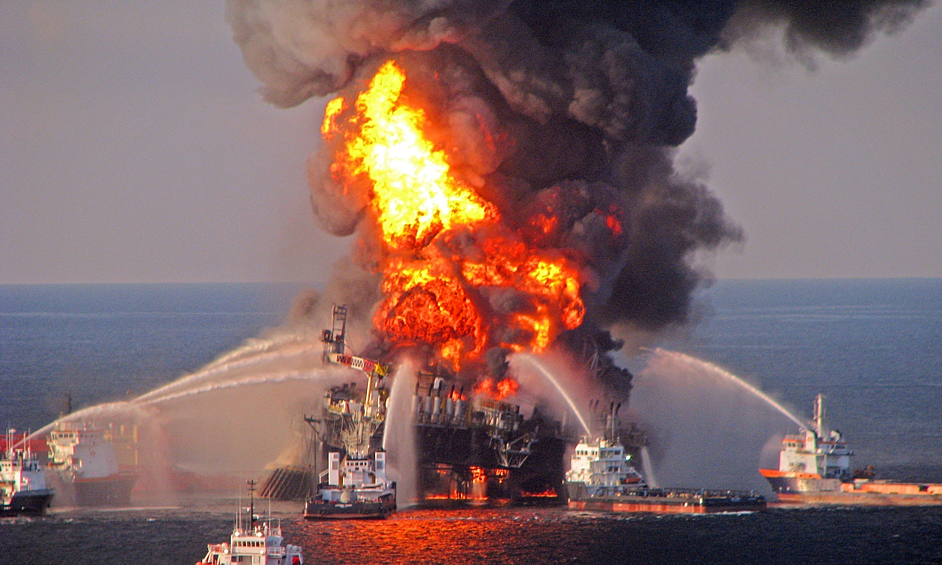 В апреле 2010 года взорвалась плавучая буровая установка компании British Petroleum "Deepwater Horizon".