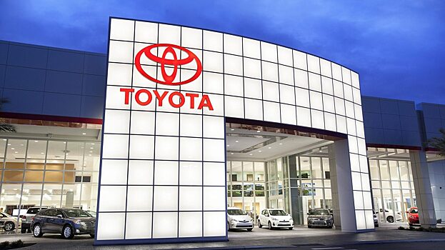 Toyota сокращает объемы выпуска и приостанавливает производство из-за проблем с поставками