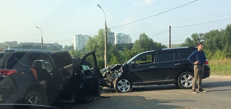 Четыре машины столкнулись на перекрестке в Ижевске