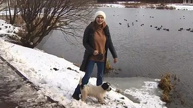Девушка бросилась в ледяную воду за тонущей собакой и стала героиней Подмосковья