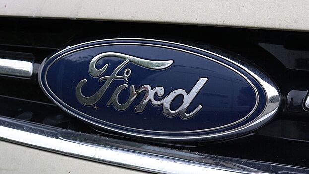Ford готовится представить обновленный седан Escort