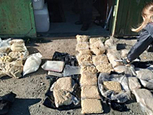 Свердловские оперативники изъяли из гаража наркодилеров более 48 кг «синтетики» и прекурсоров