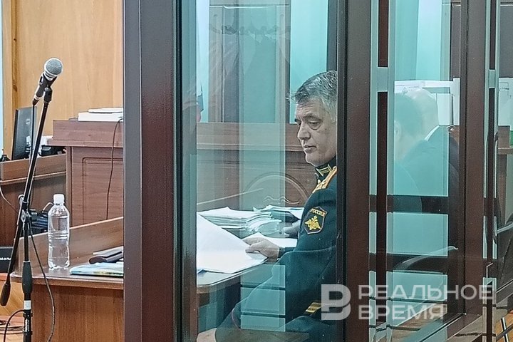 Адвокаты экс-военкома Арска просят вернуть дело о взятках прокурору