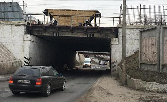 Суд передал дорогу под ж/д мостами городу Курску