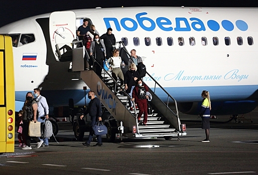 Омский аэропорт закупает новый трап для самолетов за 7 миллионов