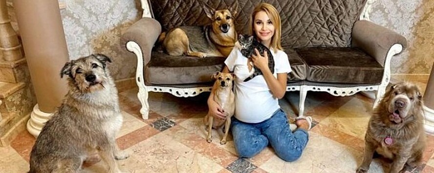 Ольга Орлова в день рождения поделилась трогательным фото в окружении домашних животных