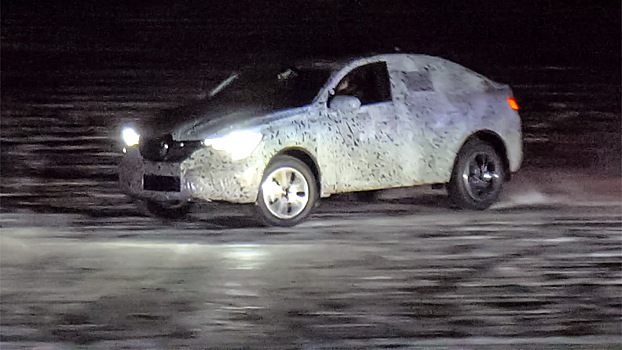 Renault Arkana пустили в занос на льду