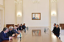 Президент Алиев принял делегацию Центра Низами Гянджеви