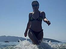 Ольга Серябкина похвасталась фигурой в мокром бикини