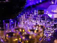 В девяти регионах России ввели ограничения продажи алкоголя в «наливайках»