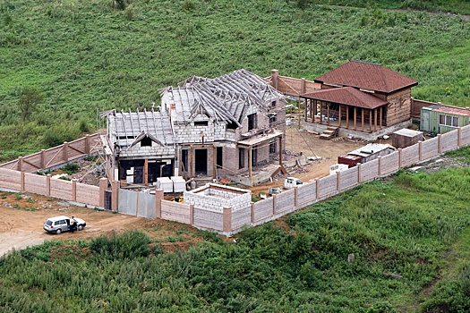 Эксперты Березина и Лазовский оценили, выйдет ли дешевле построить дом самостоятельно