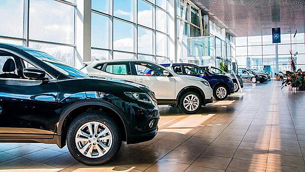 Продажи автомобилей в России упали впервые за два года