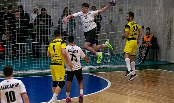 Гандболисты волгоградского «Каустика» не смогли выйти в четвертьфинал Кубка России
