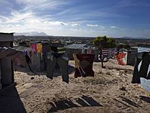 Китай стал тратить на бедные страны меньше и получать с них больше