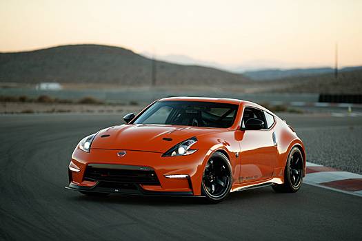 Nissan 370Z сменил атмосферник на битурбо «шестерку» с «механикой»