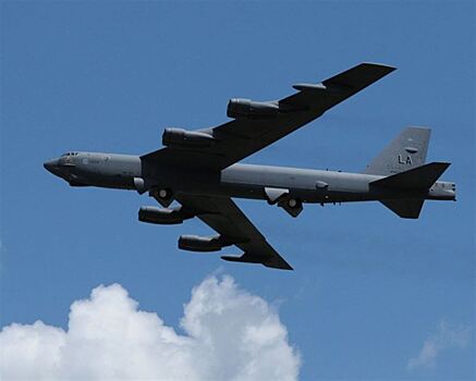 Перехваченный Су-27 вблизи Крыма B-52 аварийно сел