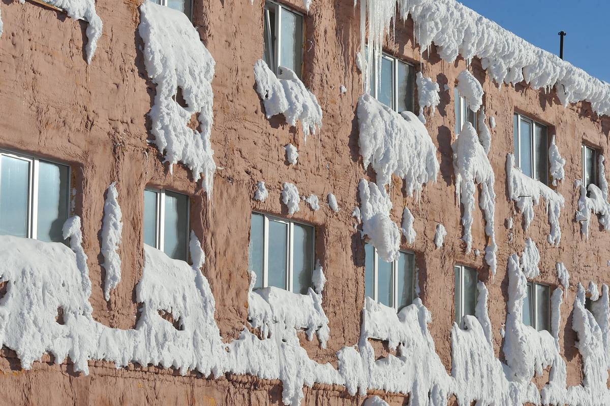 Еще один российский город сковало после мощной метели