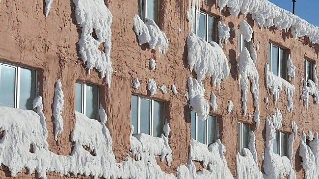 Еще один российский город сковало после мощной метели