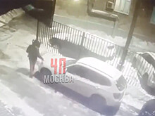 Девушка изрезала колеса десяти автомобилям ночью в Москве