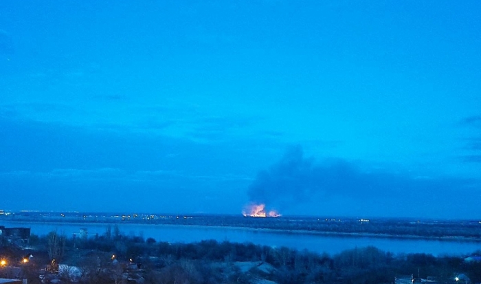 Сильный ландшафтный пожар тушат в Волгоградской области