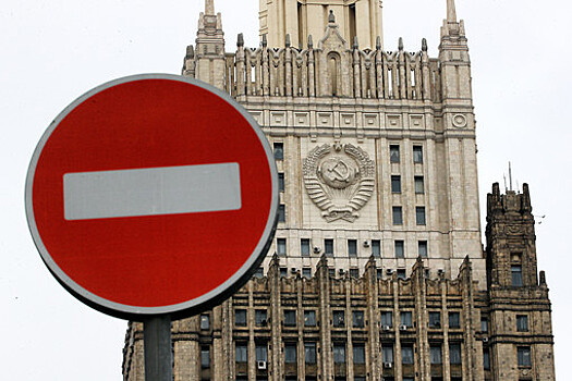 МИД: НАТО живет по схемам холодной войны