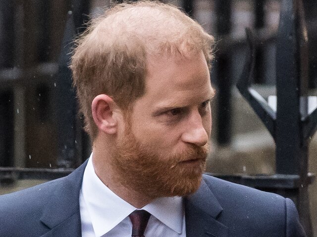 Independent: принц Гарри с трудом сдерживал слезы на суде против Daily Mail