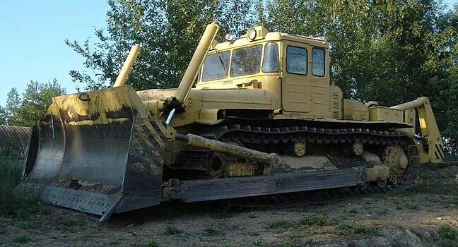 Уникальный трактор с электрической трансмиссией и тяговым классом 25 — ДЭТ-250