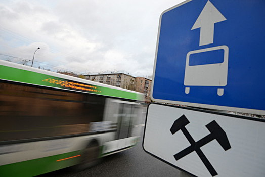 Собянина призвали пустить туристические автобусы на выделенные полосы