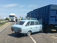 Под Саратовом разбились легковушка и грузовик. Погиб водитель